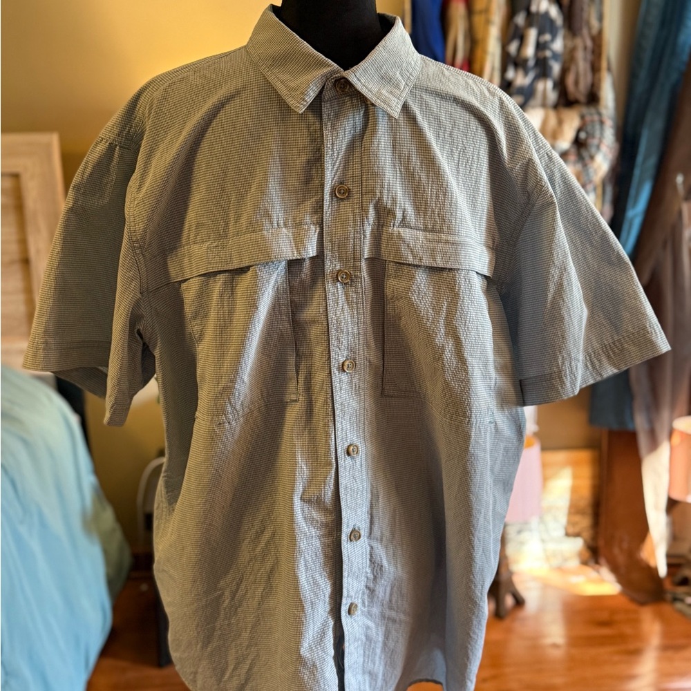 Men's Casual Button Down Shirt in Light Gray